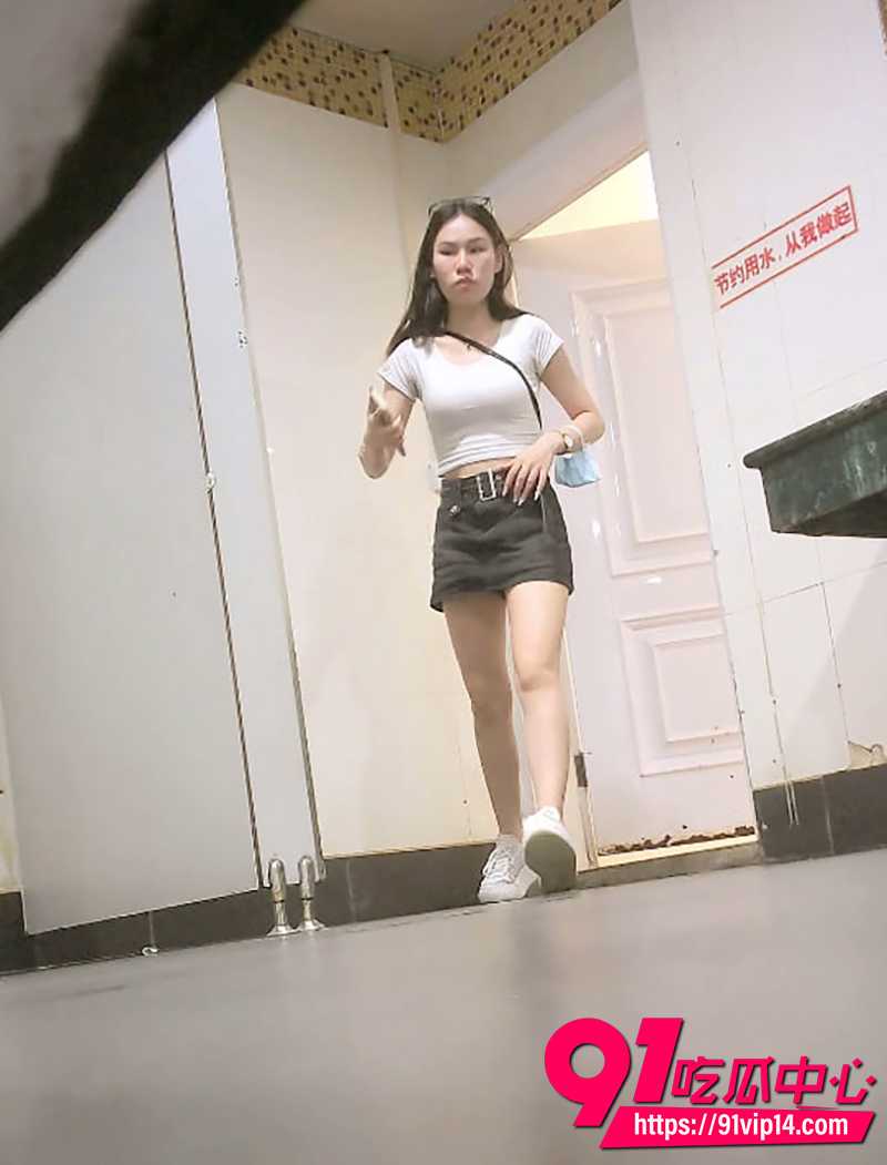 商场女厕偷拍 1