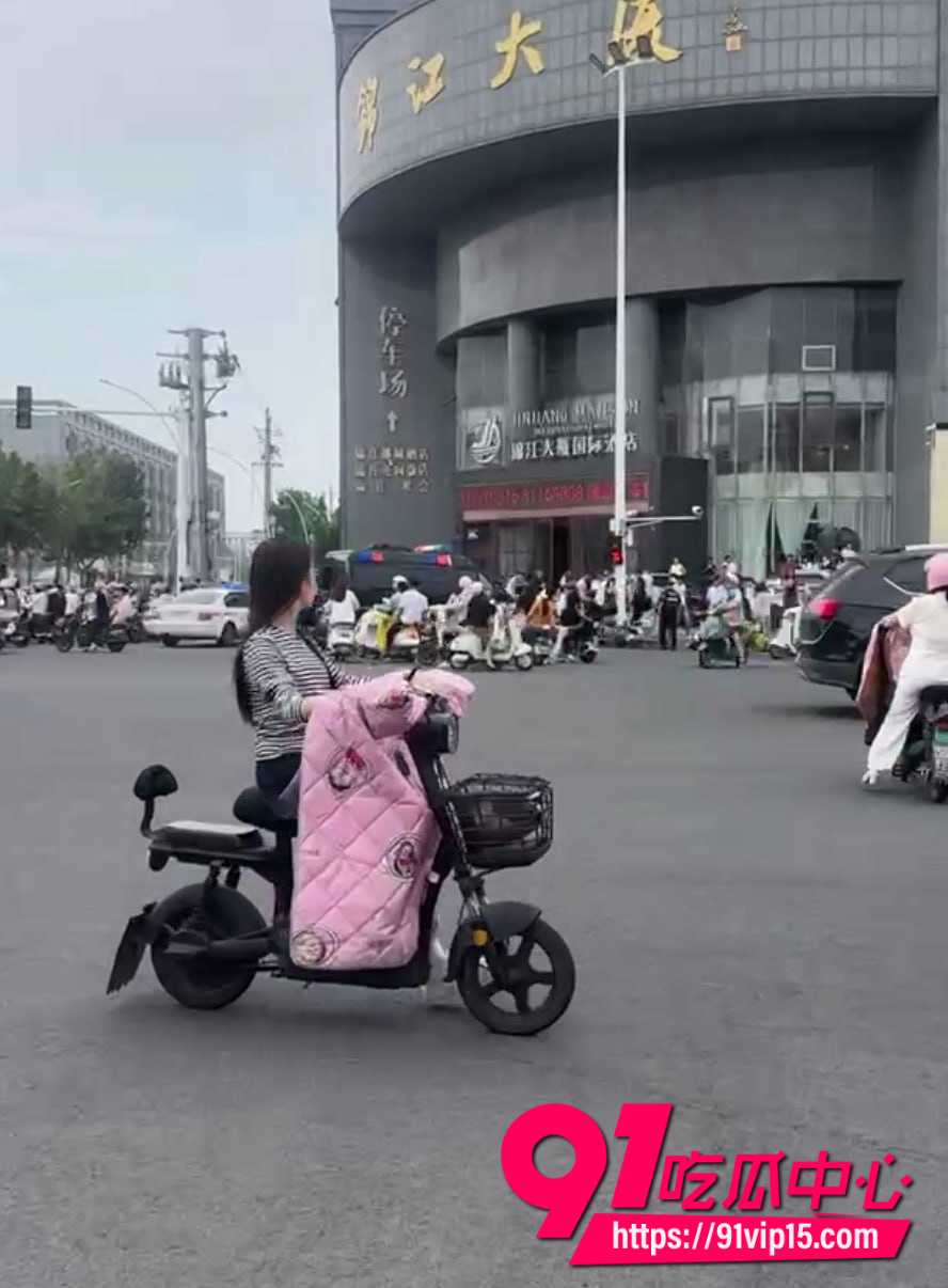徐州丰县精神小伙锦江大厦门8