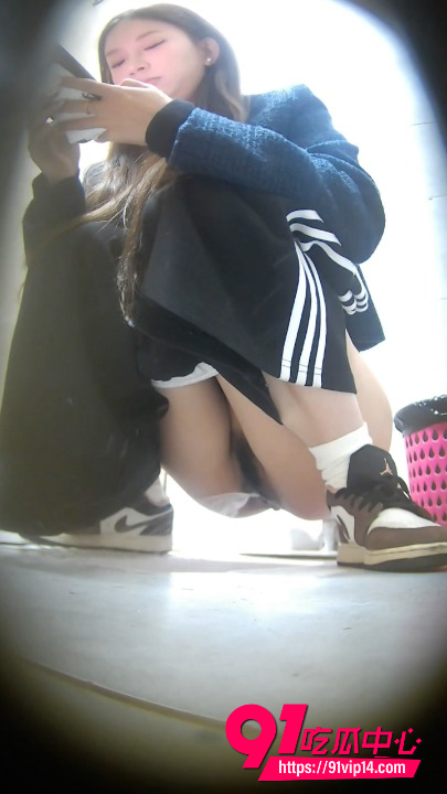 美女如云精品厕拍10