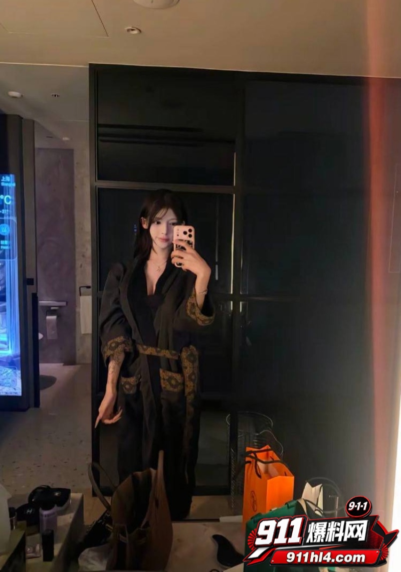 抖音精神小妹芙妮人设崩塌3
