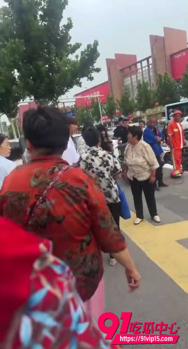 徐州丰县精神小伙锦江大厦门4