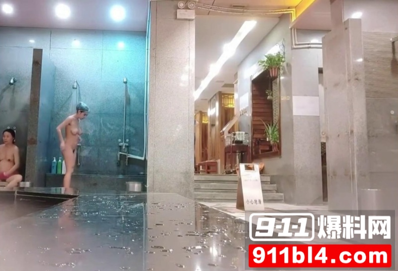 顶级反差女神 偷拍洗浴4