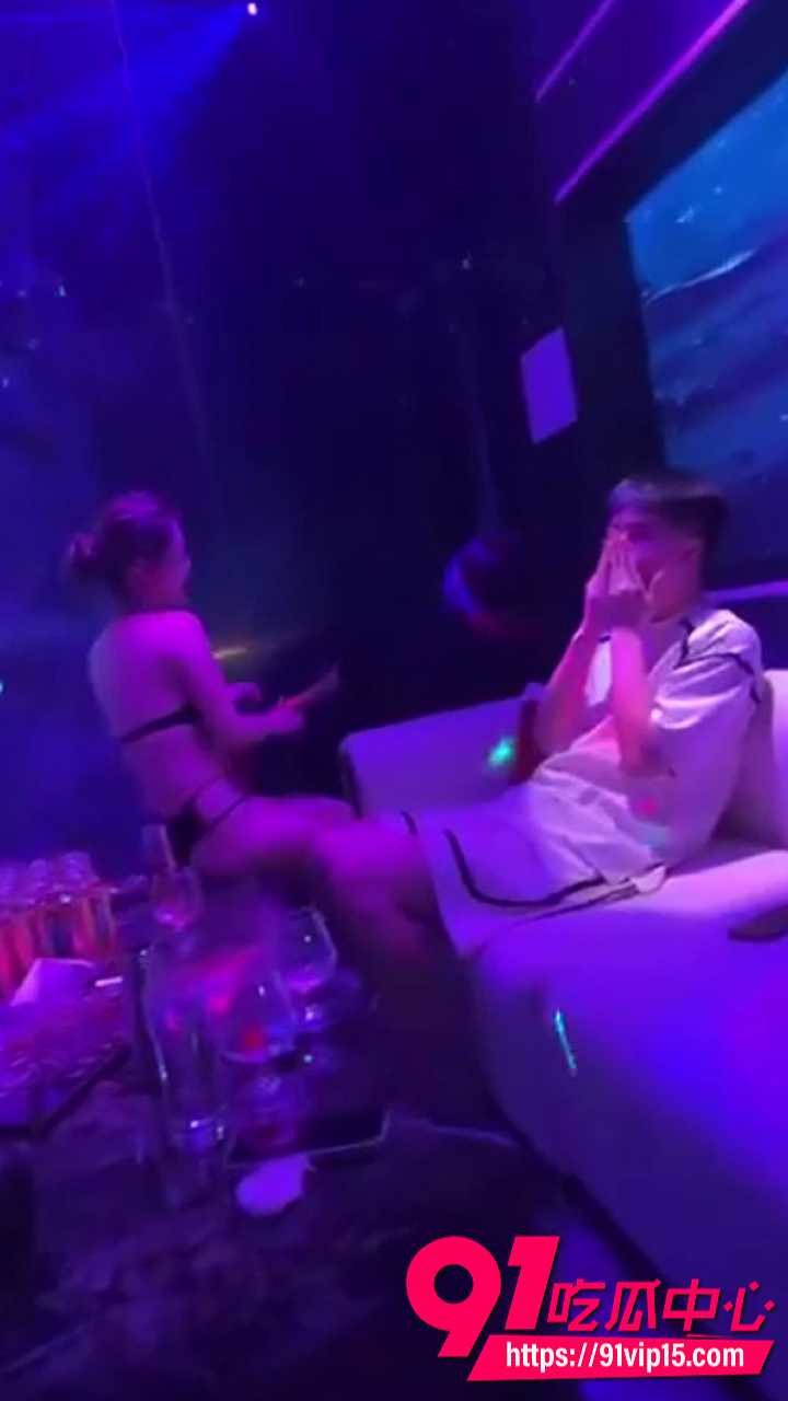 商K嫩模小姐姐贴脸裸舞5