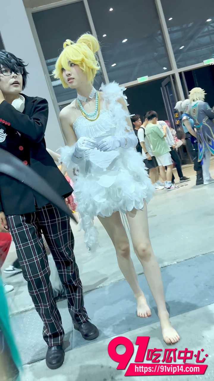 露背装学生妹9