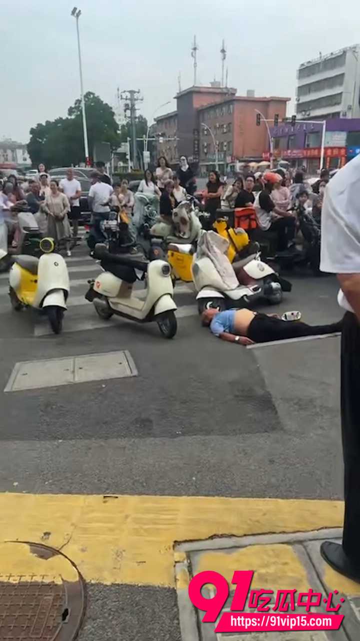 徐州丰县精神小伙锦江大厦门1