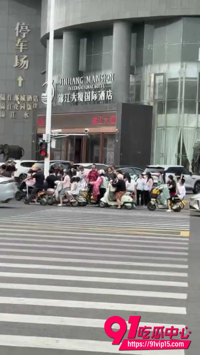 徐州丰县精神小伙锦江大厦门9