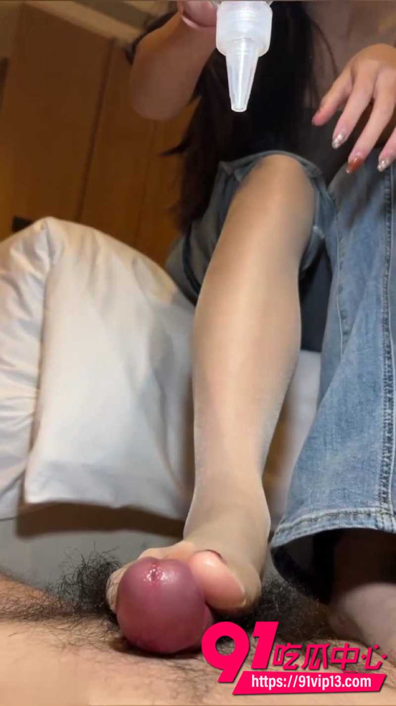 推特极品女S长沙朵朵女王足交踩踏榨精2