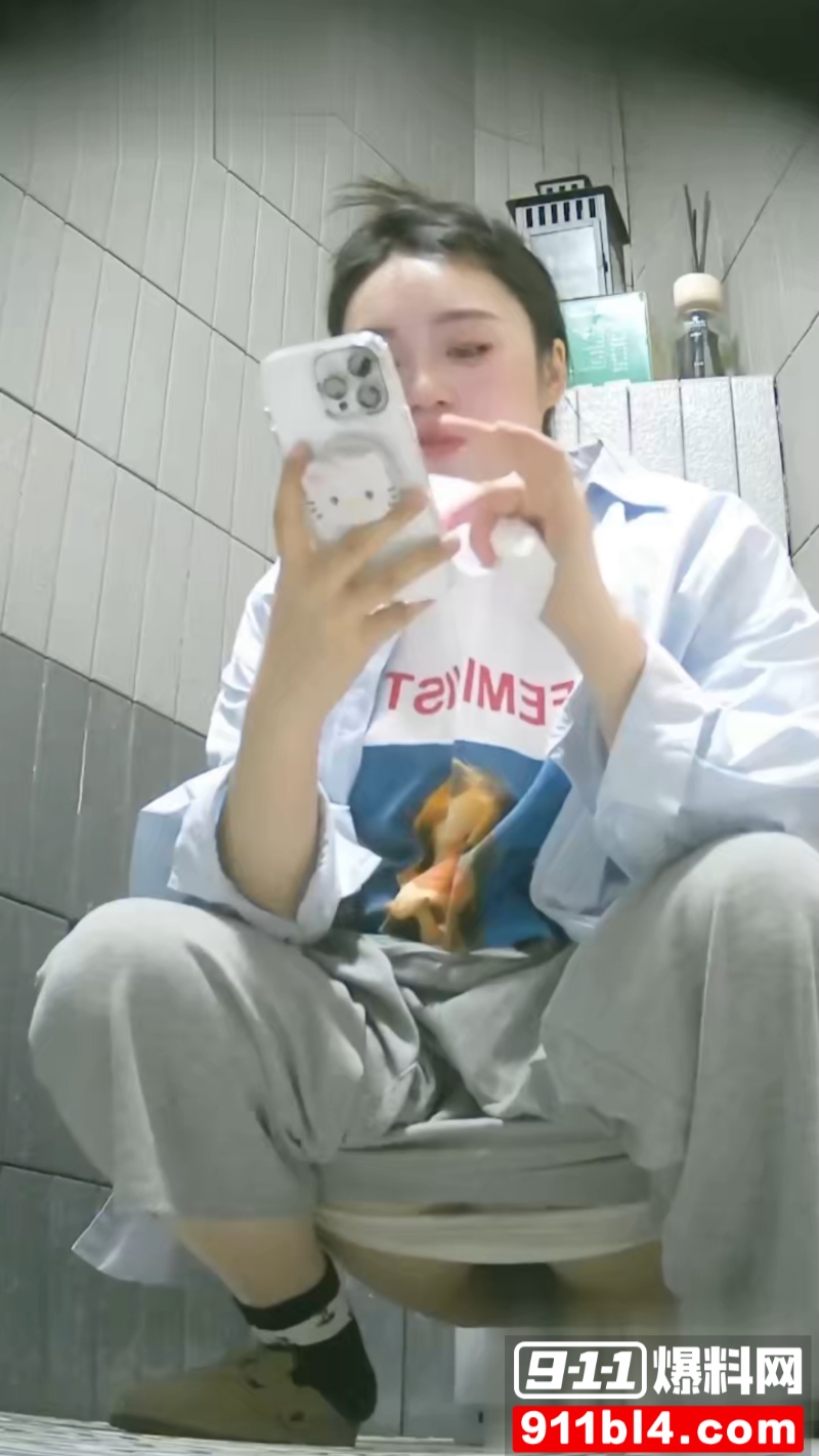 商场女厕偷拍 12