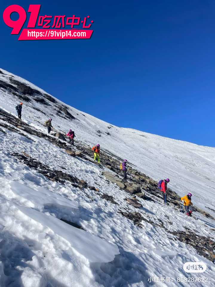 每周登山徒步实锤年轻版三大淫窟14