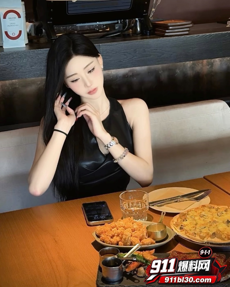 学生妹 为了买苹果17 Pro Max与金主约炮7