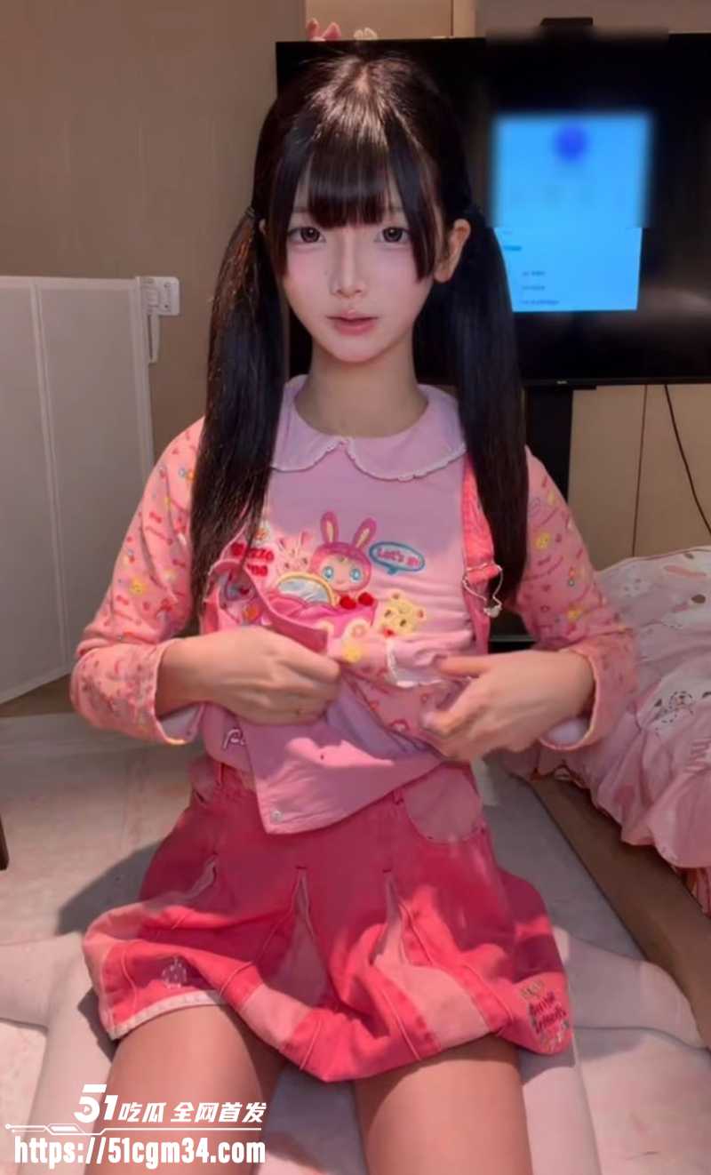 福利姬金币崽自慰定制 小骚货化身双马尾女儿1