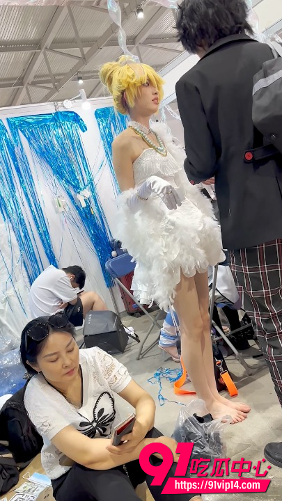 露背装学生妹4