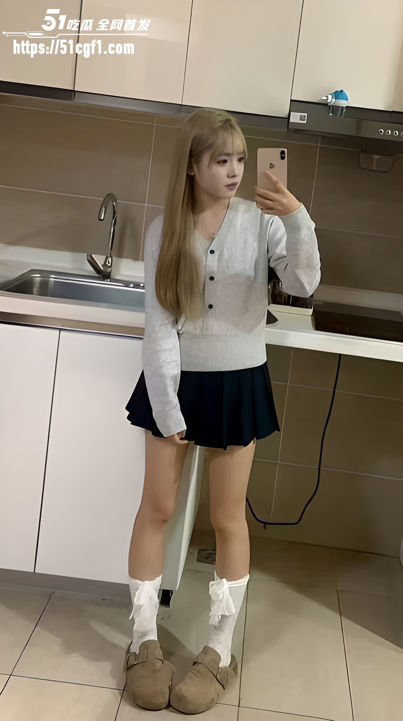睡衣炮架子足交视频01