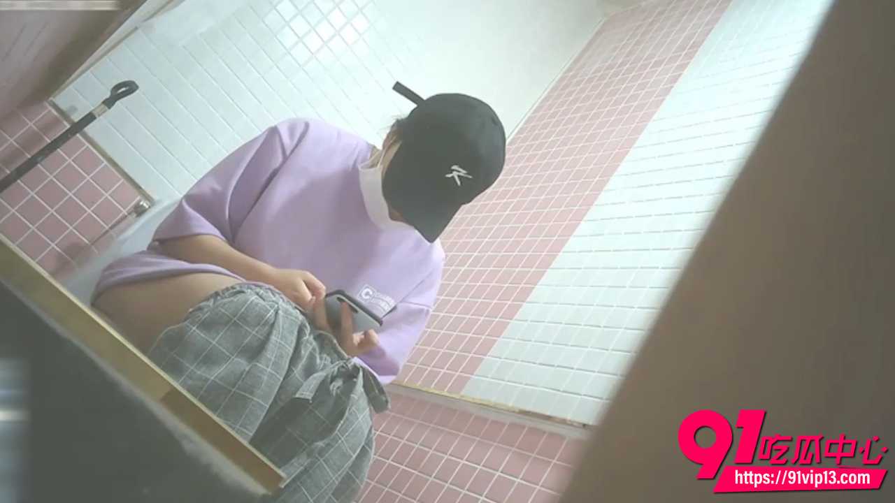快餐店女厕偷拍小姐姐方便2