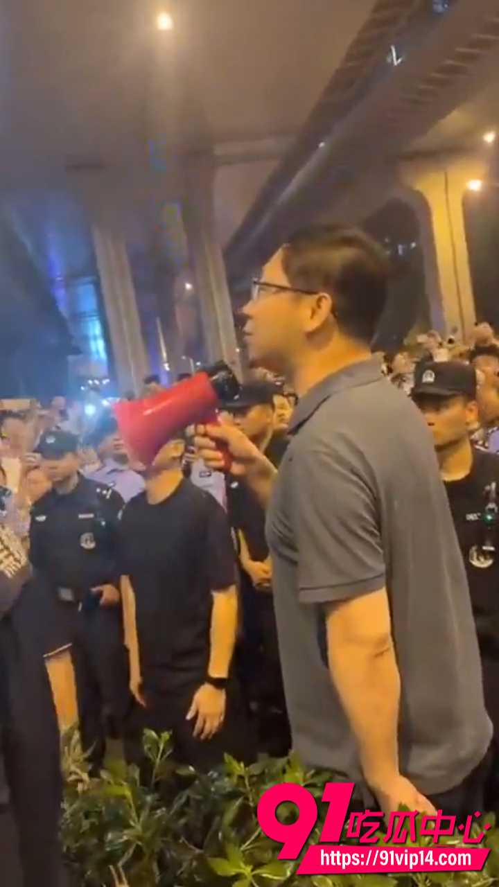 居民聚集堵路游行抗议3