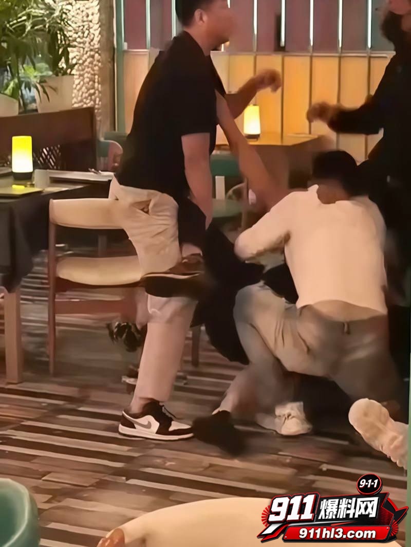 抖音网红AKA刀枪不入翻车4