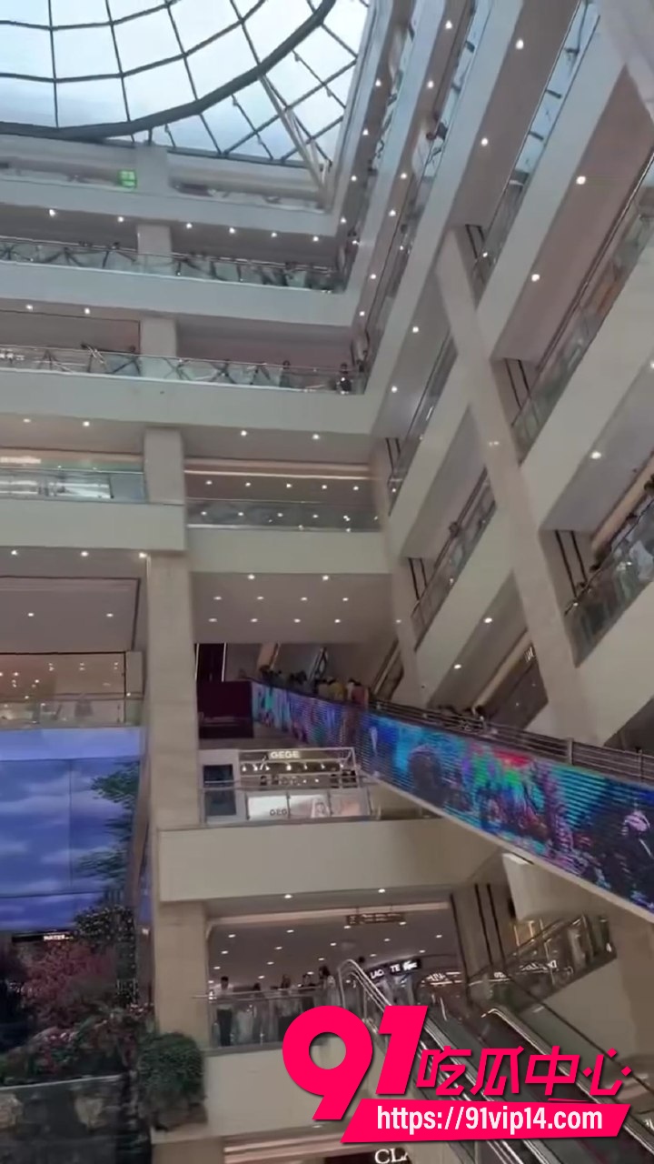 一运动品牌老板跳楼8