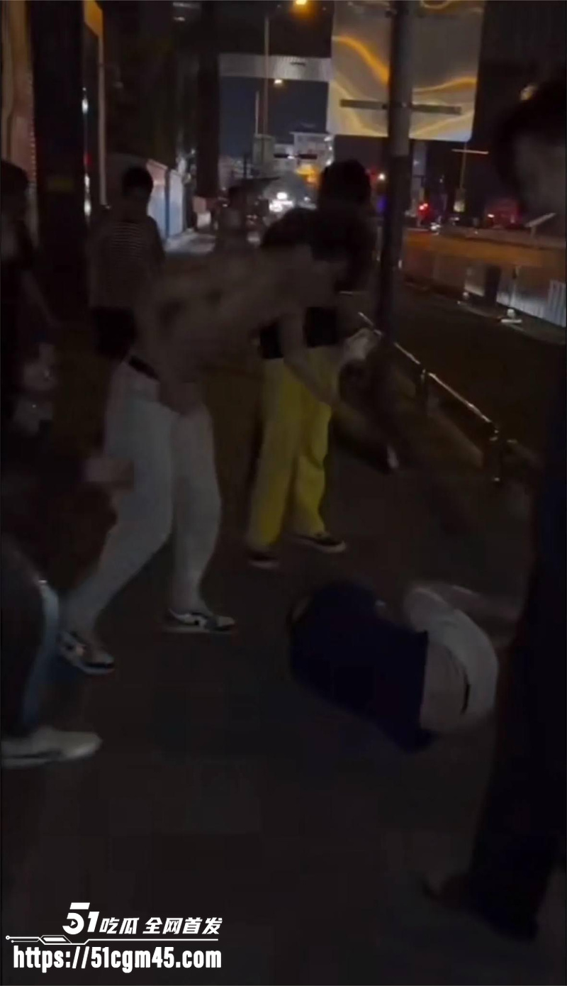 徐州精神小伙暴揍俄罗斯老外 10