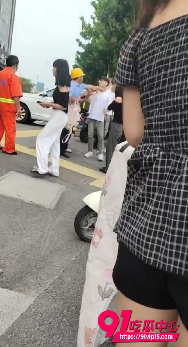 徐州丰县精神小伙锦江大厦门5