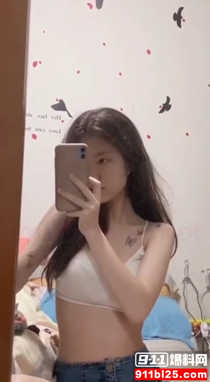 某音巨乳嫩妹恋爱后自拍露点 10